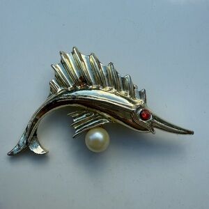 Vintage Gold Tone Marlin Fish‎ Brooch Red Rhinestone Eye Faux Pearl Pin